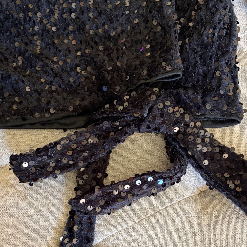 Sequin Tie-Front Crop Top - Black - Picture 8 of 9